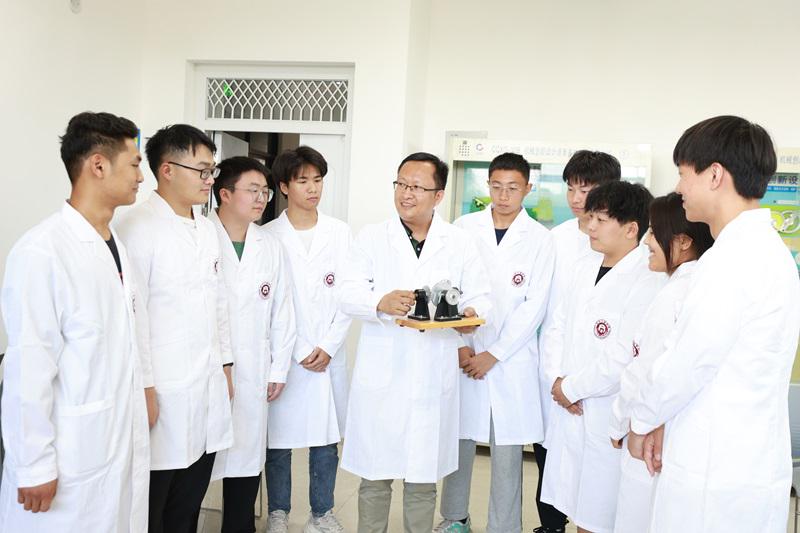 郑州4188云顶集团：工学院教师刘剑荣获河南省教科文卫体系统“工匠人才”称号