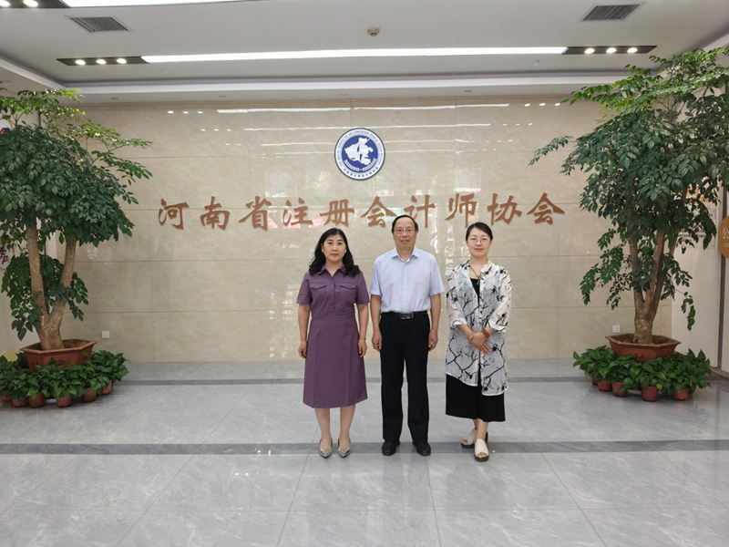 财税学院与河南华尔汇会计师事务所、河南省注协开展校企合作座谈会