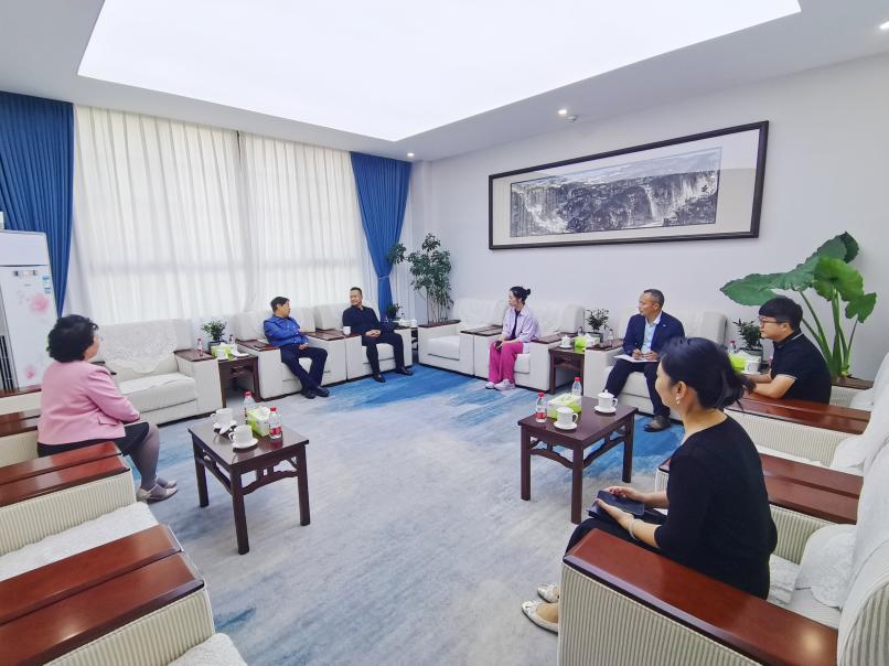 河南省文化馆领导莅临我校探讨校政企协同与志愿精神培育   